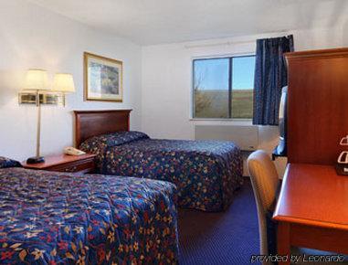 Hotel Super 8 By Wyndham Pontiac Zimmer foto